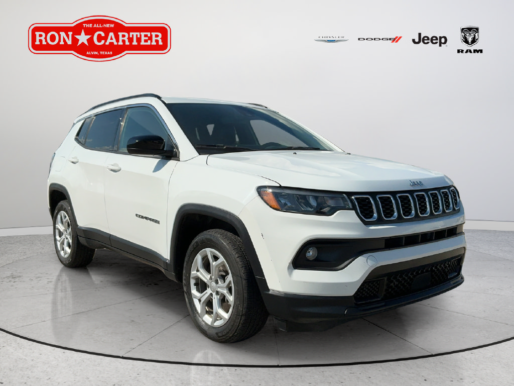 Used 2024 Jeep Compass Latitude AWD/4WD image 1