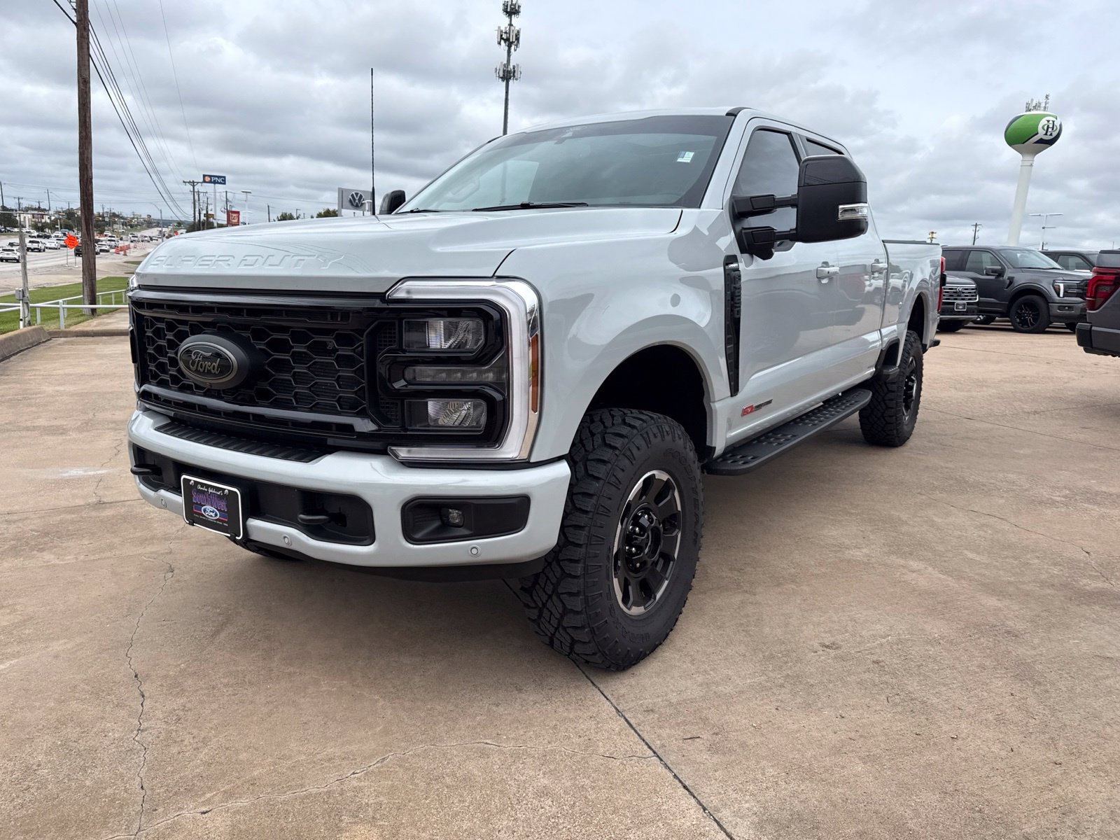 Used 2026 Ford F250 Lariat w/ Tremor Off-Road Package AWD/4WD image 3