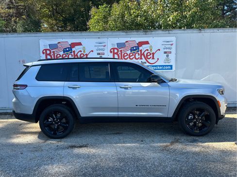 New 2025 Jeep Grand Cherokee L Limited w/ Black Appearance Package image 2
