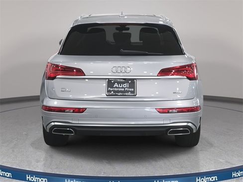 Used 2023 Audi Q5 2.0T Premium w/ Convenience Package image 7