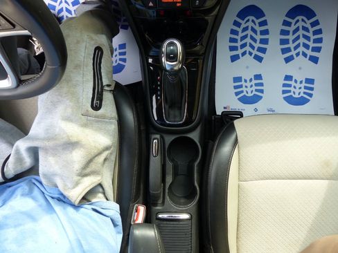 Used 2021 Buick Encore Preferred FWD image 30