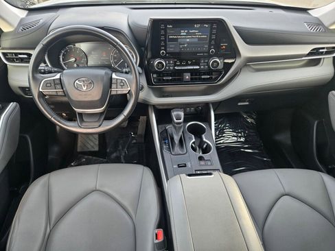 Used 2022 Toyota Highlander XLE image 10