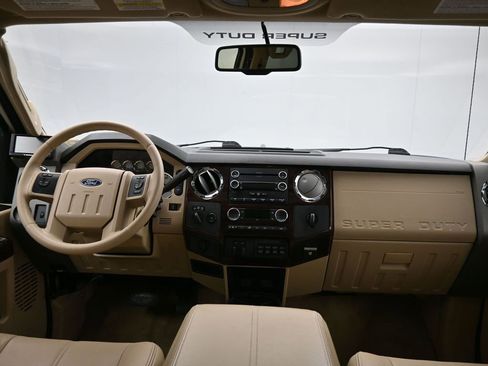 Used 2010 Ford F250 Lariat image 38
