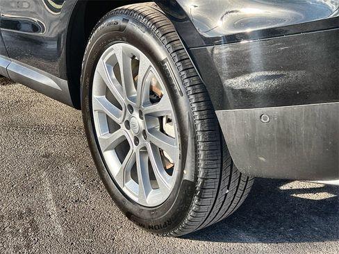 Used 2025 Land Rover Range Rover Sport image 11