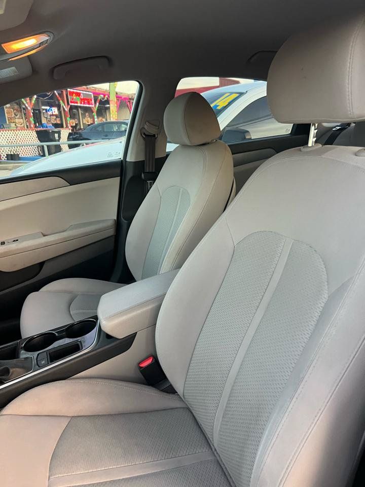 Used 2018 Hyundai Sonata SE FWD image 11