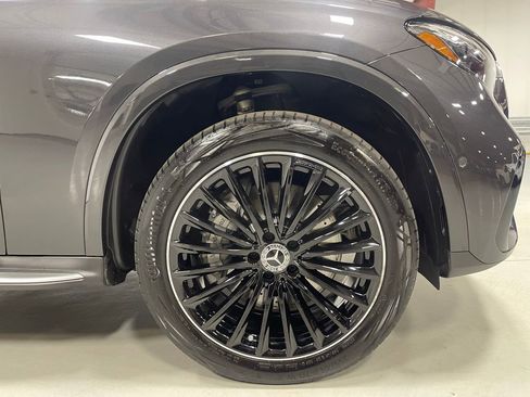 Used 2024 Mercedes-Benz GLC 300 4MATIC image 16