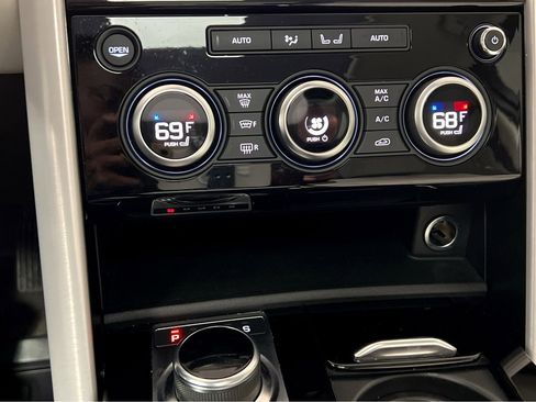 Used 2020 Land Rover Discovery HSE image 17