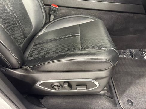 Used 2024 Jeep Wagoneer 2WD image 35