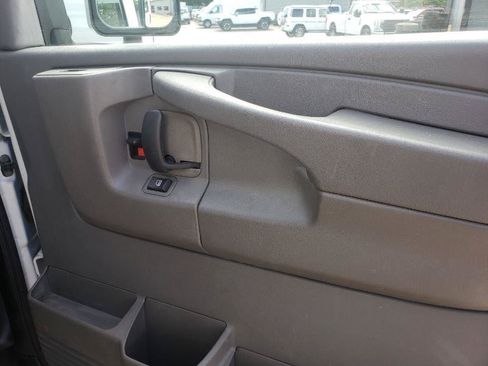 Used 2010 Chevrolet Express 3500 Extended RWD image 26