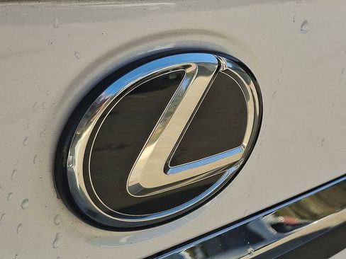 Used 2025 Lexus ES 300h w/ Premium Package image 29