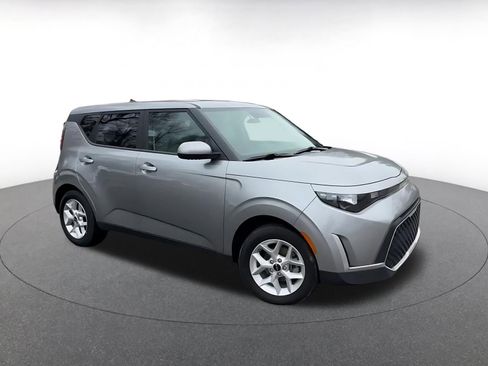 Used 2025 Kia Soul LX w/ LX Technology Package image 2