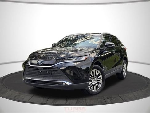 Used 2023 Toyota Venza XLE image 1