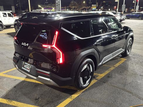 Used 2024 Kia EV9 Light Long Range image 11