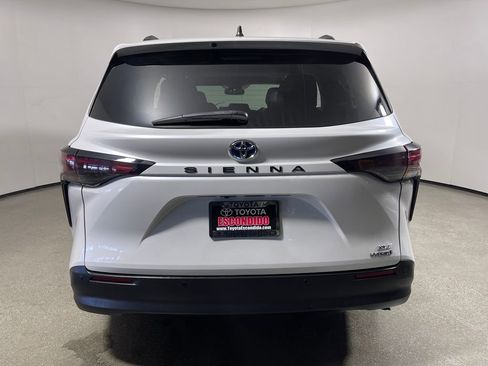 Used 2024 Toyota Sienna XLE image 4