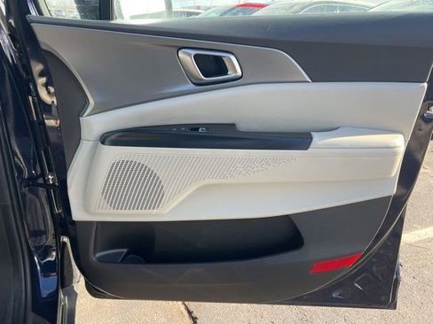 Certified 2024 Kia Carnival LX image 33