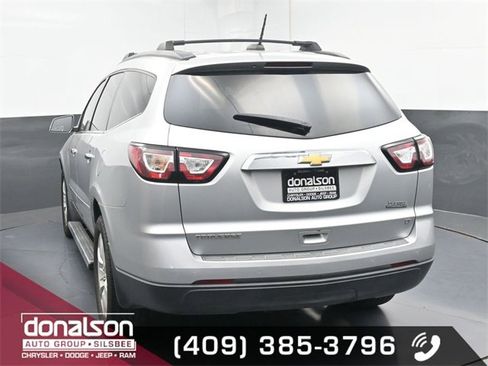 Used 2017 Chevrolet Traverse LT w/ Style and Technology Package image 4