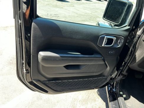 Used 2020 Jeep Wrangler Unlimited Sahara w/ Uconnect 4C Nav & Sound Group AWD/4WD image 21