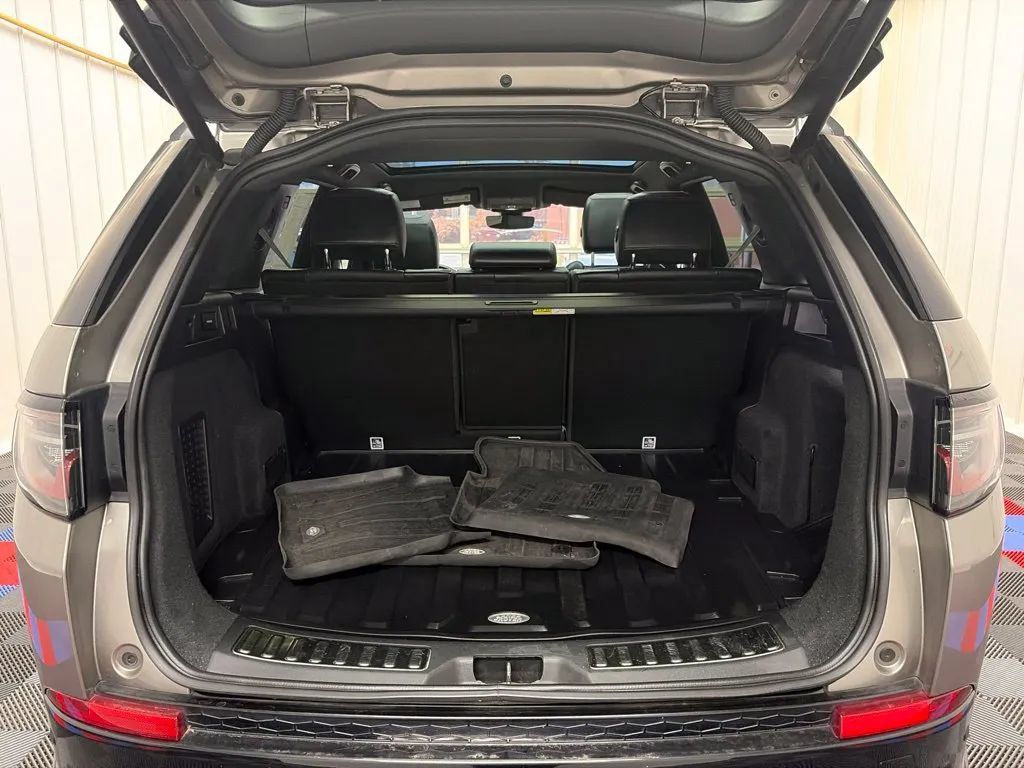 Used 2020 Land Rover Discovery Sport SE R-Dynamic AWD/4WD image 14
