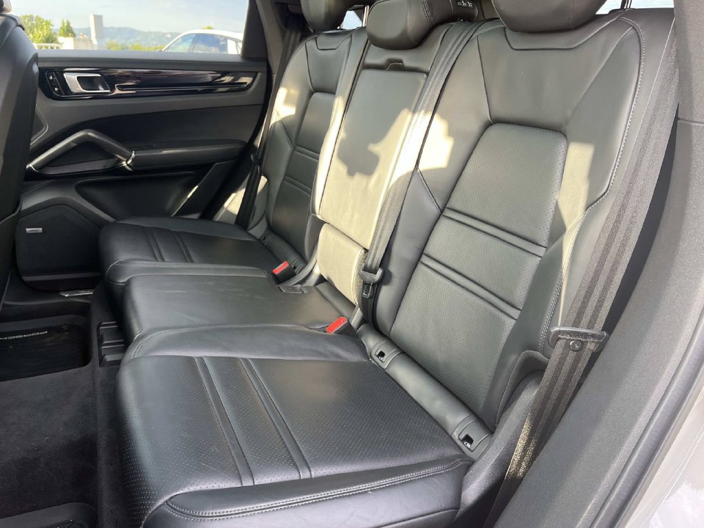 Used 2021 Porsche Cayenne S AWD/4WD image 21
