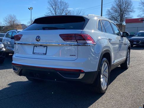 Certified 2023 Volkswagen Atlas Cross Sport SE w/ Panoramic Sunroof Package image 3