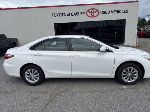 Used 2017 Toyota Camry LE image 4