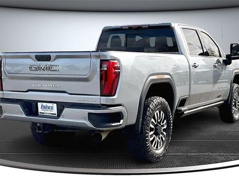Used 2025 GMC Sierra 2500 Denali Ultimate image 6