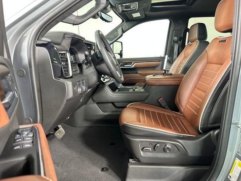 Used 2025 GMC Sierra 2500 Denali Ultimate image 11