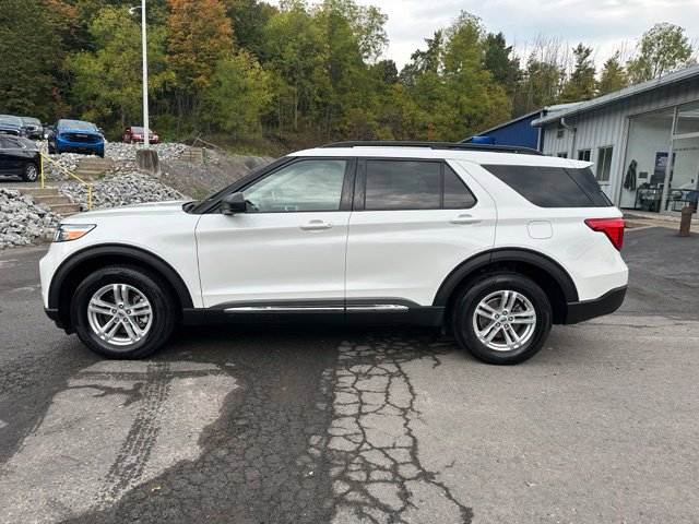 Used 2022 Ford Explorer XLT w/ Equipment Group 202A AWD/4WD image 2