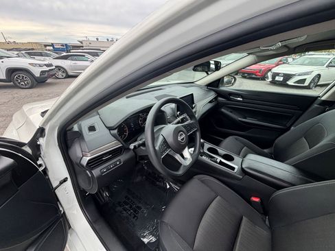 Used 2025 Nissan Altima 2.5 SV image 34