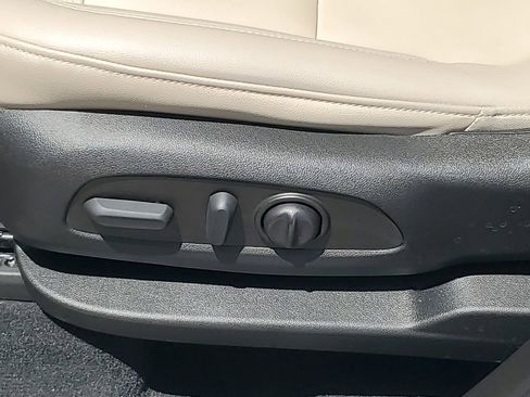 Used 2023 Chevrolet Traverse LT w/ LT Premium Package image 21