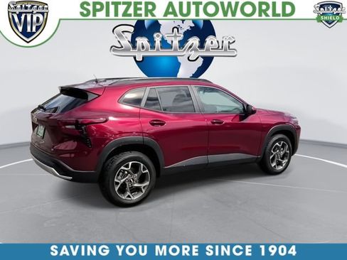 Used 2025 Chevrolet Trax LT FWD image 9