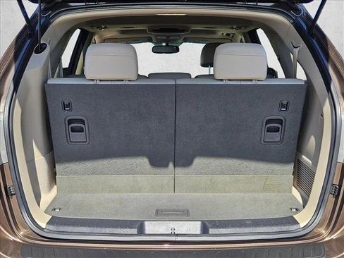 Used 2012 Hyundai Veracruz Limited w/ Entertainment Pkg FWD image 6