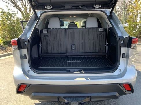 Used 2021 Toyota Highlander XLE image 35