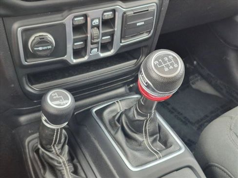 Used 2018 Jeep Wrangler Unlimited Sahara AWD/4WD image 10