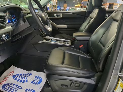 Used 2023 Ford Explorer XLT w/ Equipment Group 202A AWD/4WD image 16