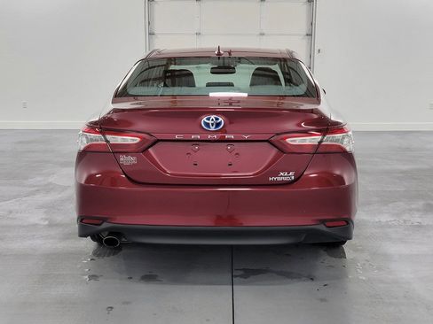 Used 2020 Toyota Camry XLE image 8
