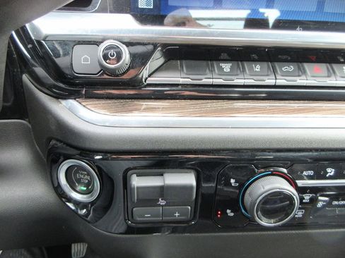 Used 2024 Chevrolet Silverado 3500 LT w/ Convenience Package image 33