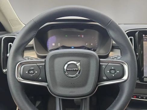 Used 2023 Volvo XC40 B5 Plus w/ Driver Assist Package AWD/4WD image 18