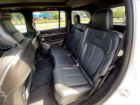 New 2023 Jeep Grand Cherokee Overland w/ Advanced Protech Group III image 22