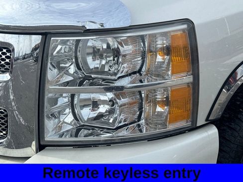 Used 2010 Chevrolet Silverado 1500 LTZ w/ White Diamond Tricoat Edition image 18