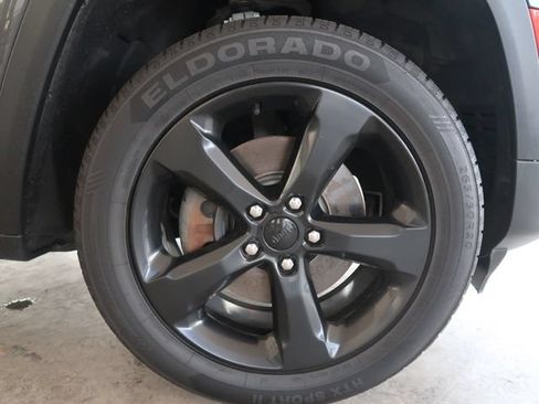 Used 2021 Jeep Grand Cherokee L Laredo AWD/4WD image 47