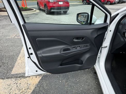 Used 2025 Nissan Versa SV image 18