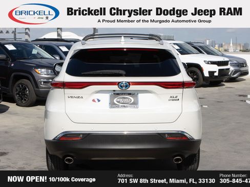 Used 2022 Toyota Venza XLE image 6