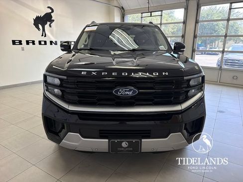 Certified 2025 Ford Expedition Platinum AWD/4WD image 3