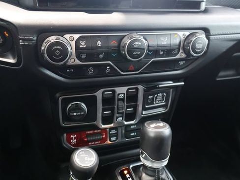 Used 2025 Jeep Wrangler Unlimited Rubicon w/ Convenience Group AWD/4WD image 11