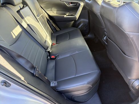 Used 2023 Toyota RAV4 XLE Premium image 15