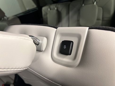 New 2026 Lincoln Aviator AWD image 32
