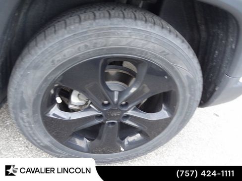 Used 2019 Jeep Compass Latitude FWD image 12