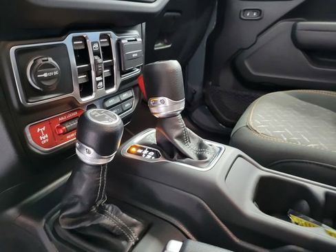 Used 2025 Jeep Gladiator Mojave w/ Safety Group image 31