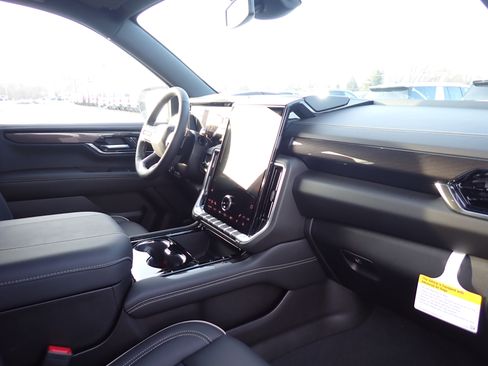 New 2026 GMC Yukon Elevation image 16